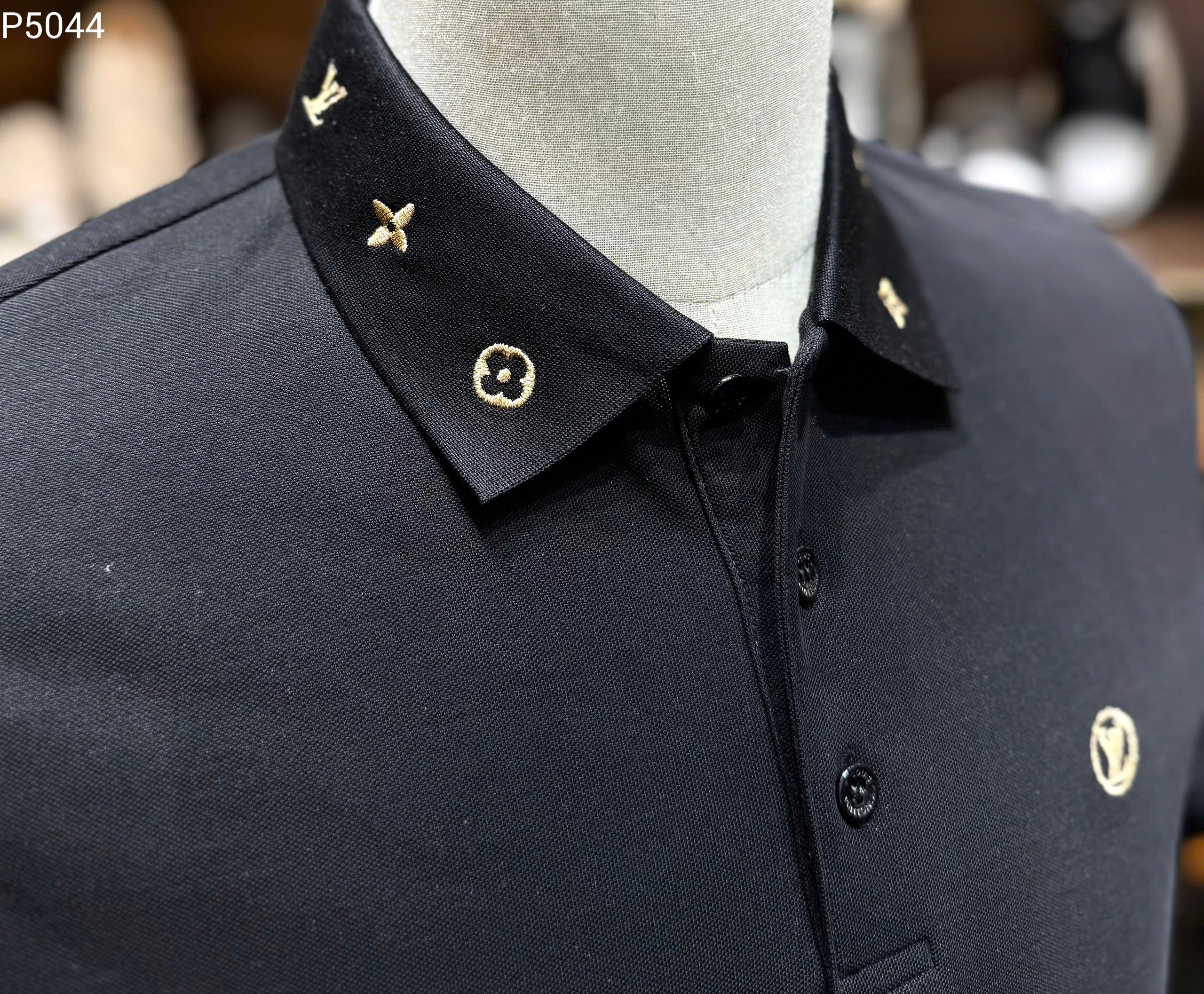 Áo polo Louis Vuitton LV hoa vân logo Vàng thêu cổ ngực Like Auth 1-1 on web MK